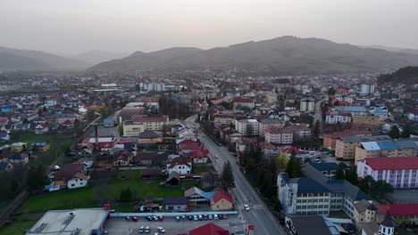 Drohnenvideo-Der-Stadt-Gura-Humorului-Aus-Rumänien