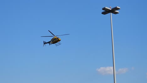 This-is-video-clip-of-a-air-medical-helicopter,-landing-at-a-hospital,-in-Houston,-on-a-summer-afternoon