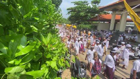 Hindu-religious-congregations-procession-to-Samuh-beach-Bali-for-the-melasti-ceremony,-ahead-of-the-silent-day-of-Nyepi