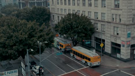 Metro-buses-depart-on-Flower-Street