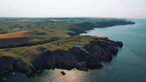 La-Costa-Escocesa-Desde-Arriba:-Belleza-Aérea-Y-Majestuosas-Vistas-De-Los-Acantilados-De-St-Abbs-Head