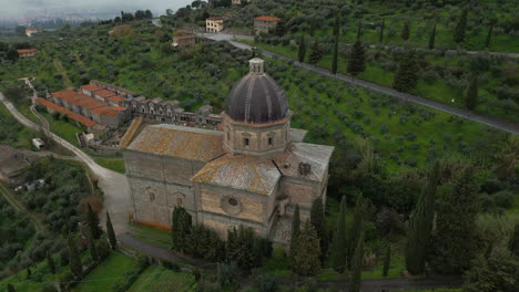 über-Historischen-Monumenten-Schwebend:-Die-Majestätische-Kirche-Santa-Maria-Delle-Grazie-Al-Calcinaio