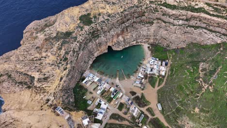Aerial-panoramic-drone-footage-of-Inland-Sea-in-Dwejra-Bay,-underwater-cave-on-the-Maltese-Island-of-Gozo,-Malta