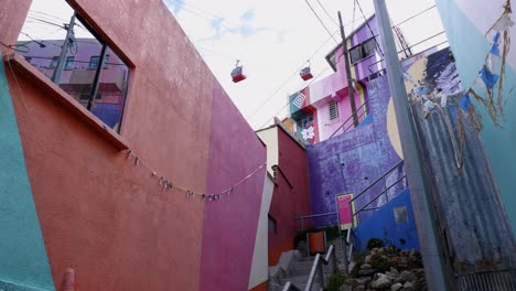 Gondola-cable-cars-above-colorful-hillside-buildings-in-La-Paz-Bolivia