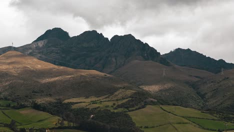 Lapso-De-Tiempo-Del-Extinto-Volcán-Rumiñahui-En-La-Cordillera-De-Los-Andes,-Provincia-De-Pichincha,-Ecuador