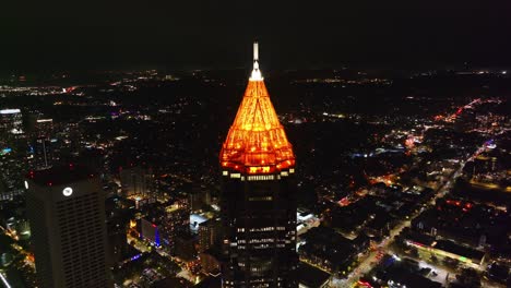 Downtown-Atlanta-tallest-skyscraper-Bank-of-America-Plaza-dome-shaped-rooftop-lit-at-night