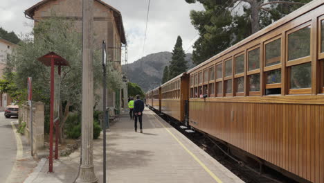 Vintage-train-at-Bunyola-station-in-Mallorca-with-pedestrians