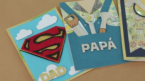 Tarjetas-De-Felicitación-Hechas-A-Mano-Para-El-Día-Del-Padre-Con-Herramientas-Y-Símbolo-De-Superhéroe.