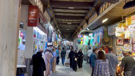 Bazar-Del-Mercado-Del-Zoco-De-Muttrah-En-La-Ciudad-Vieja-De-Mascate,-Omán