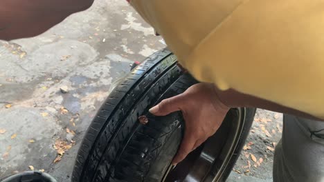 El-Proceso-De-Parchar-Neumáticos-Sin-Cámara-De-Automóviles