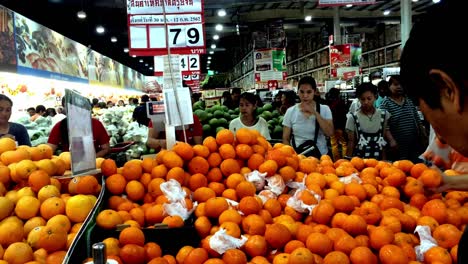 Promotional-sale-of-orange-in-supermarket-grocery-store