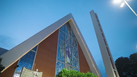 TILT-UP-ANDA-PARALLAX-VIEW-OF-THE-LONDRINA'S-CATHEDRAL