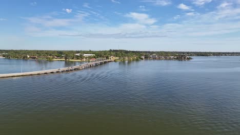 Revelación-Del-Tráfico-En-El-Puente-Entre-Yarrawonga-Y-Mulwala-En-El-Lago-Mulwala