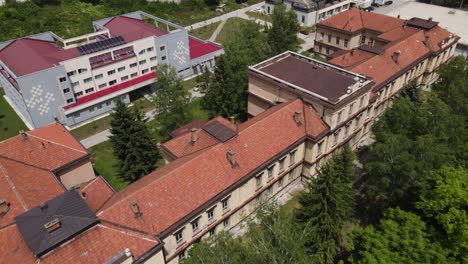 Drone-Shot-of-Kasarna,-Old-Military-Building-in-Uzice,-Serbia