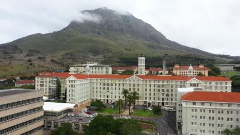 This-is-Groote-Schuur-Hospital-in-Cape-Town,-South-Africa