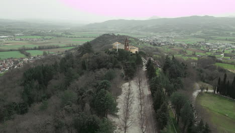 Erhabene-Schönheit:-Blick-Aus-Der-Luft-Auf-Das-Heiligtum-Madonna-Del-Transit-Di-Canoscio