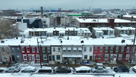 Row-houses-in-Kensington,-Philadelphia-during-snow-storm-in-winter