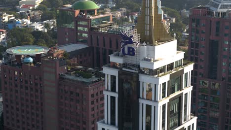 Luftaufnahme-Der-Oberen-Hälfte-Des-UB-Towers-Im-Geschäftsviertel-In-Bengaluru