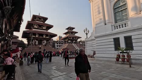 Enthüllung-Der-Beiden-Großen-Pagodentempel-Auf-Dem-Durbar-Platz-In-Kathmandu-Und-Im-Indrajatra-Gebiet-Mit-Der-Pagode-Des-Maju-Dega-Tempels