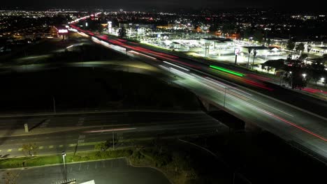 Zeitraffer-Des-Redlands-Freeway,-Kalifornien,-Highway-10-Bei-Nacht-Mit-Verkehrsluftbildkamera-Hinten