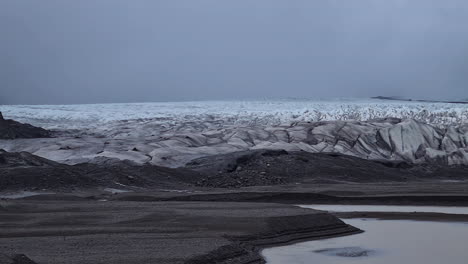Svinafellsjokull-Glacier,-Iceland,-Huge-Ice-Mass-Under-Dark-Clouds,-Panorama