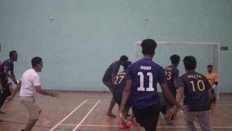 Futsal-Team-Feiert-Sieg-In-Der-Indoor-Sportarena