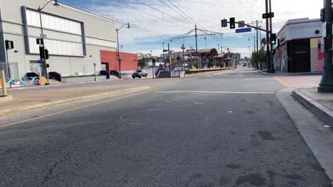 Vista-De-La-Línea-De-Metro-Desde-Anderson-Street-En-El-Centro-De-Los-Ángeles.