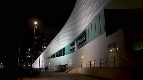 Museo-Del-Edificio-De-Liverpool-Por-La-Noche,-Inglaterra