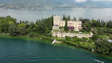 Isola-del-Garda-Villa-on-Lake-Garda,-Italy