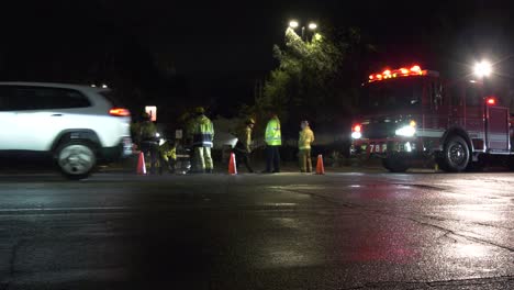 Feuerwehrleute-Steuern-Hydranten---HD