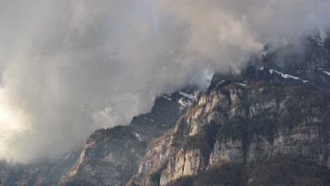 Montañas-Con-Picos-Rocosos-De-Churfirsten-En-Los-Alpes-Suizos.