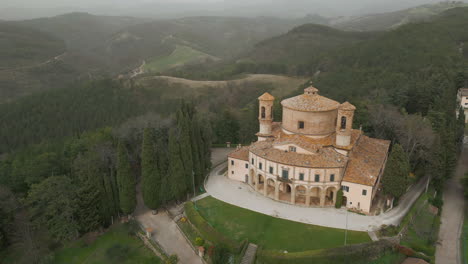Santuario-De-La-Madonna-Di-Belvedere:-Arquitectura-Barroca-En-Detalles-Aéreos