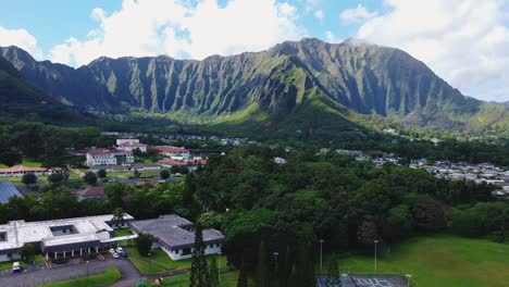 Hermoso-Video-De-Drones-De-Montaña-De-La-Isla-Hawaiana