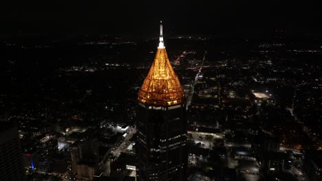 Innenstadt-Von-Atlanta,-Höchster-Wolkenkratzer,-Bank-Of-America-Plaza,-Kuppelförmiges-Dach-Bei-Nacht