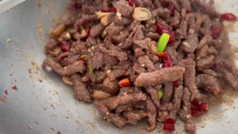Mongolisches-Rindfleisch-Frisch-Im-Wok-Kochen