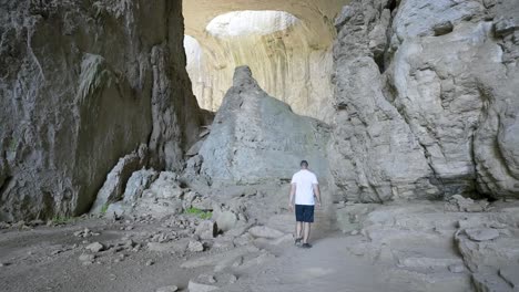 Prohodna-Höhle,-Gottes-Augen,-Karlukovo,-Bulgarien