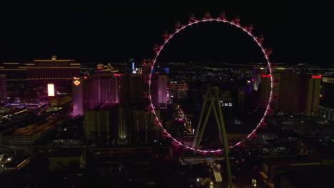 Las-Vegas,-USA,-Bei-Nacht,-Luftaufnahme-Des-Riesenrads-High-Roller-Und-Der-Strip-Gebäude-Im-Licht