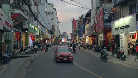 Roadside-Buildings-And-Motorcycles-During-Sunset-In-Da-Lat-City,-Lam-Dong-Province,-Vietnam