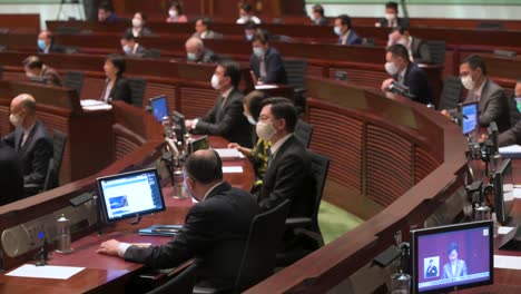Los-Legisladores-Escuchan-A-Carrie-Lam,-Ex-Directora-Ejecutiva-De-Hong-Kong,-Pronunciando-Su-Discurso-Político-Anual-En-La-Cámara-Del-Consejo-Legislativo-En-Hong-Kong.