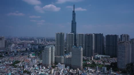 Ho-Chi-Minh-Stadt-Und-Binh-Thanh-Skyline-An-Einem-Sonnigen-Tag-Mit-Markanten-Gebäuden-Aus-Drohnenaufnahmen