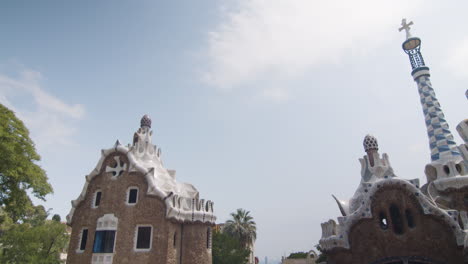 Pavillon-Der-Pförtnerloge-Im-Parc-Güell,-Barcelona