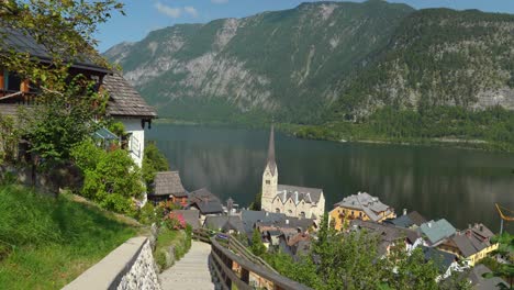 Panoramablick-Auf-Den-Hallstätter-See