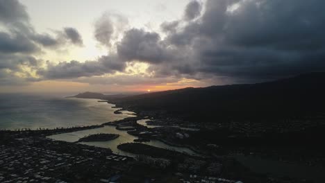 Drohnenvideo-Von-Sonnenuntergang-Mit-Blick-Auf-Honolulu
