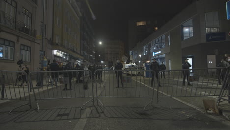 Vista-Frontal-De-Una-Barricada-Policial.