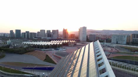 Blick-Auf-Barcelona-Und-Den-Barcelona-Forum-Park-Bei-Sonnenuntergang