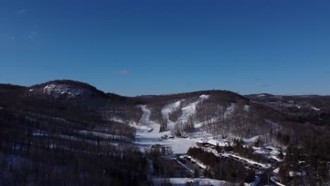 Aerial-shot-of-the-Winter-ski-slopes-at-Morin-Heights,-Quebec,-Canada