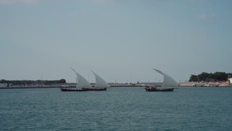 Festival-De-Regatas-De-Veleros-Antiguos-En-El-Puerto-De-Abu-Dhabi