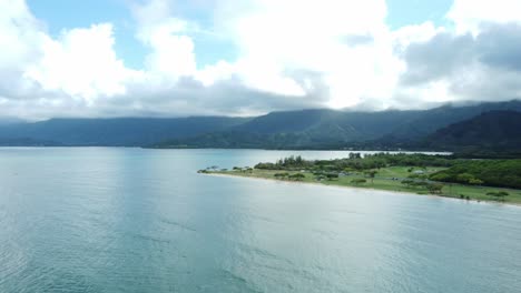 Drone-Views-of-Oahu,-Hawaii,-Rotating-camera-angel,-002