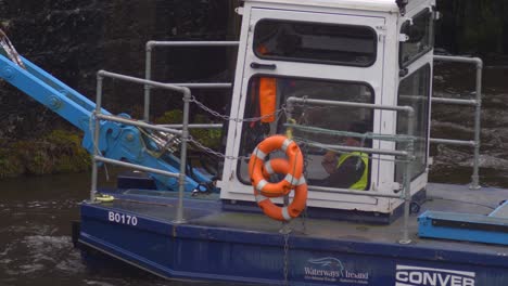 Waterways-Ireland-Company---Small-Boat-Service-At-The-Grand-Canal-In-Dublin,-Ireland