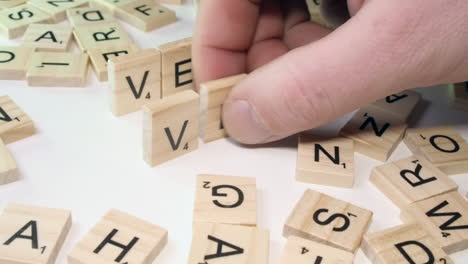 Palabras-De-Pronombre-Alternativo-Ve-Y-Ver-Formadas-Usando-Fichas-De-Letras-De-Scrabble